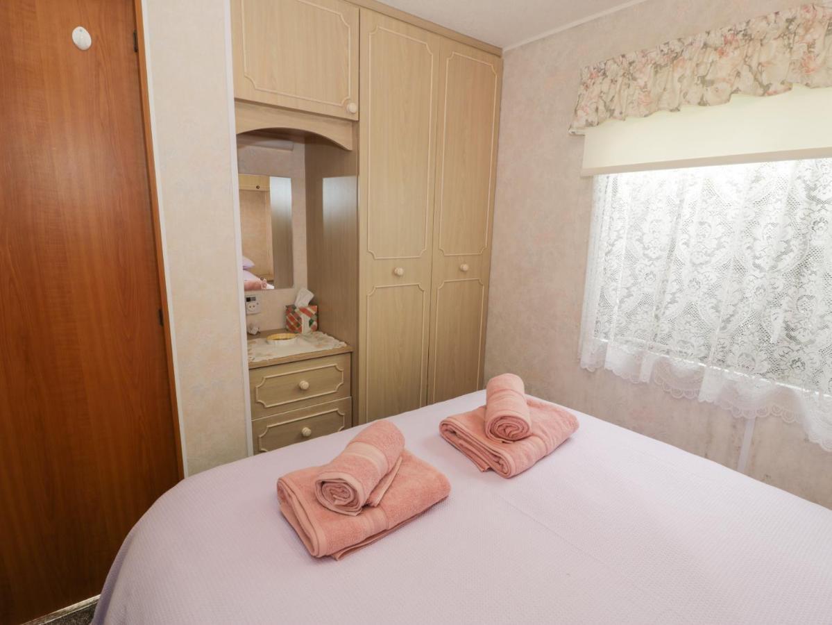 Fron Dderw Caravan Holyhead Bagian luar foto