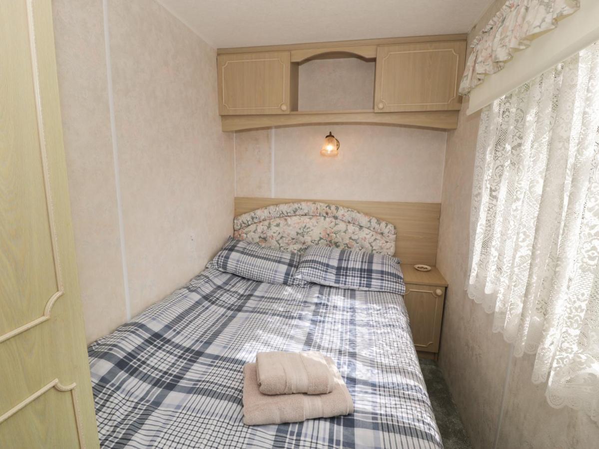 Fron Dderw Caravan Holyhead Bagian luar foto