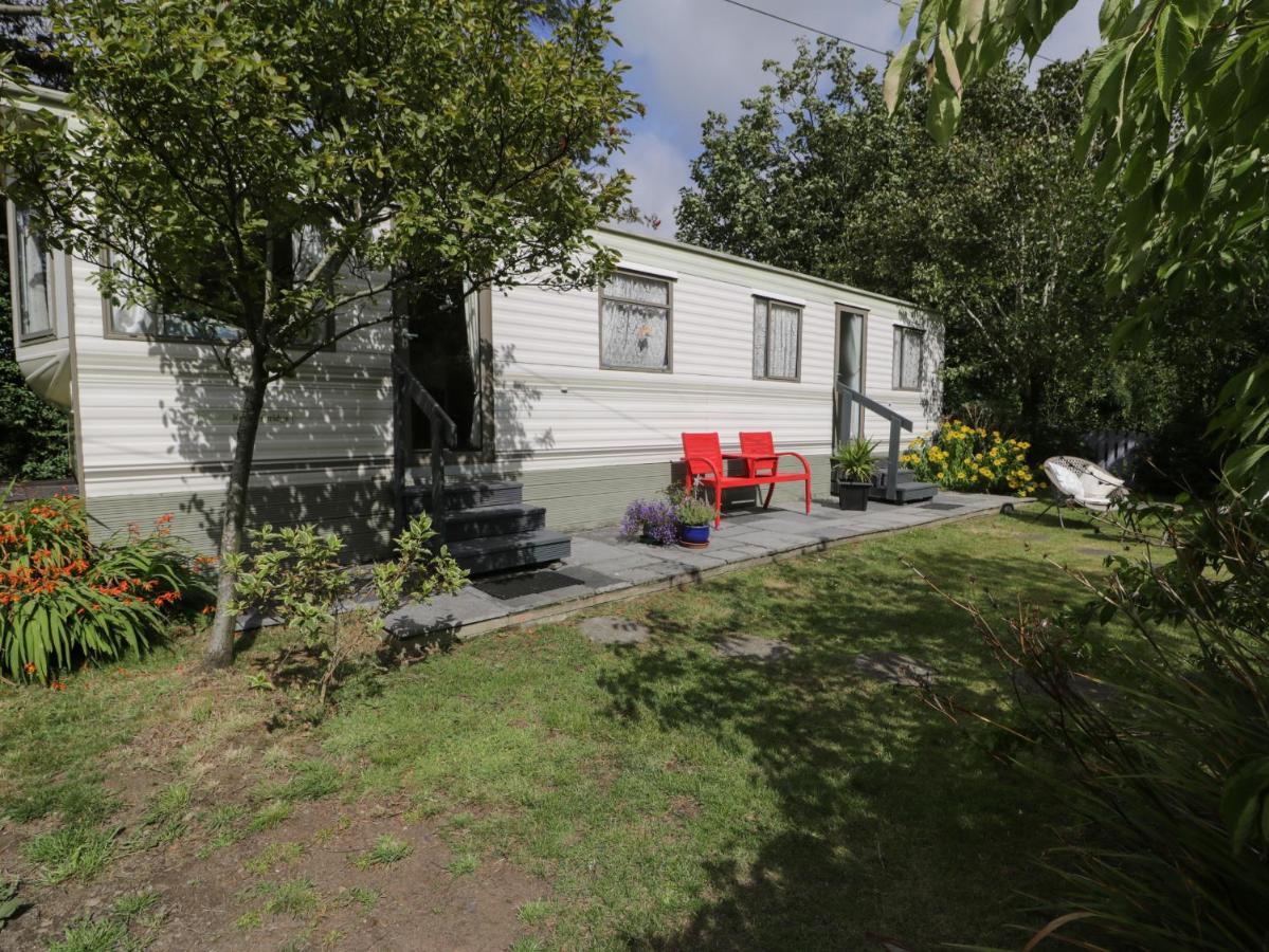 Fron Dderw Caravan Holyhead Bagian luar foto