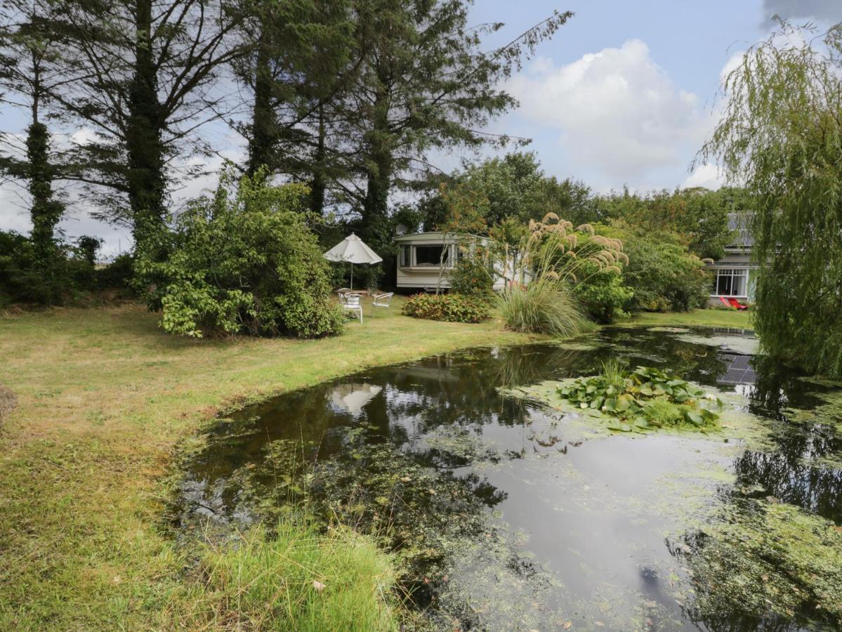 Fron Dderw Caravan Holyhead Bagian luar foto