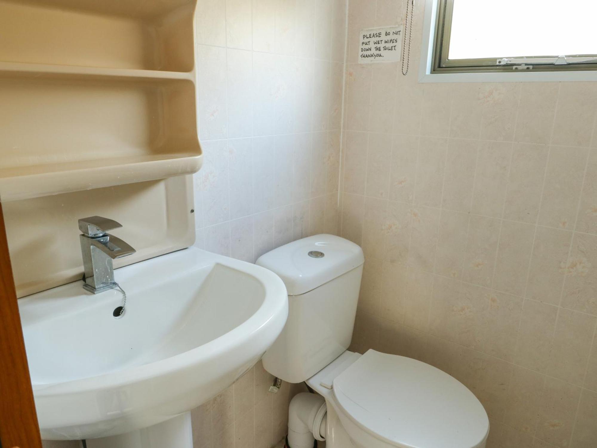 Fron Dderw Caravan Holyhead Bagian luar foto